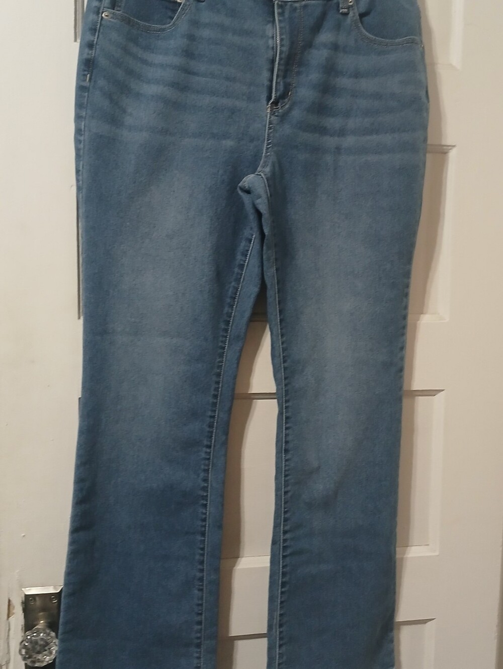 No Boundaries Women's Straight Leg Jeans in Medium Blue Wash